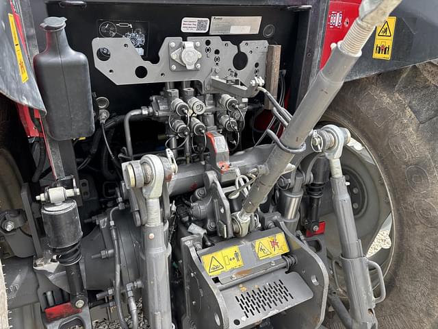 Image of Massey Ferguson 5711 equipment image 4