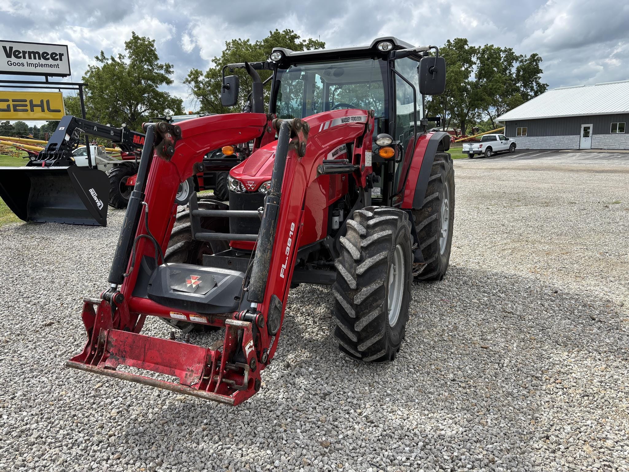 2021 Massey Ferguson 5711 Equipment Image0