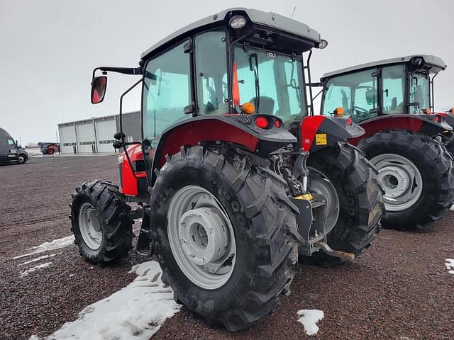 Image of Massey Ferguson 5711 equipment image 3