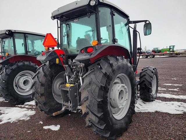 Image of Massey Ferguson 5711 equipment image 2