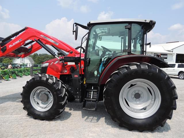 Image of Massey Ferguson 5711 equipment image 1