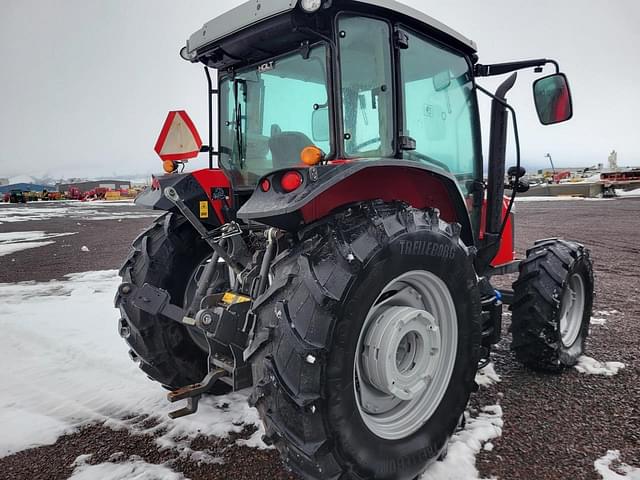 Image of Massey Ferguson 5711 equipment image 2