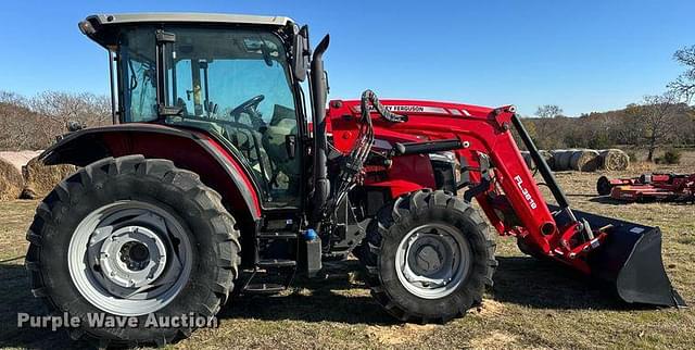 Image of Massey Ferguson 5711 equipment image 3