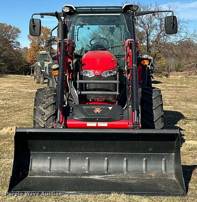 Image of Massey Ferguson 5711 equipment image 1