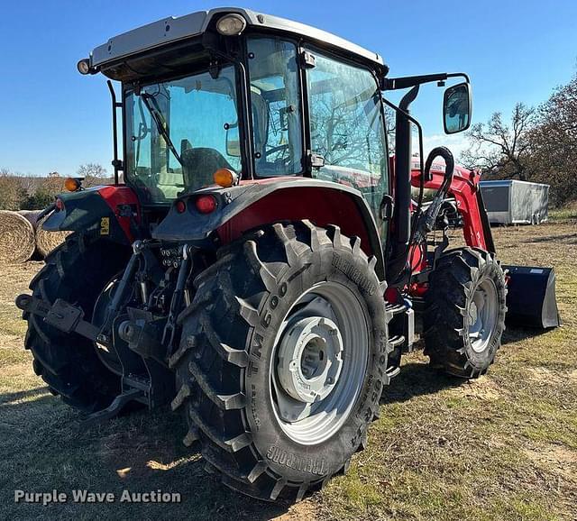 Image of Massey Ferguson 5711 equipment image 4