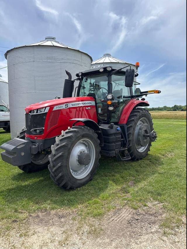 Image of Massey Ferguson 7724S equipment image 4