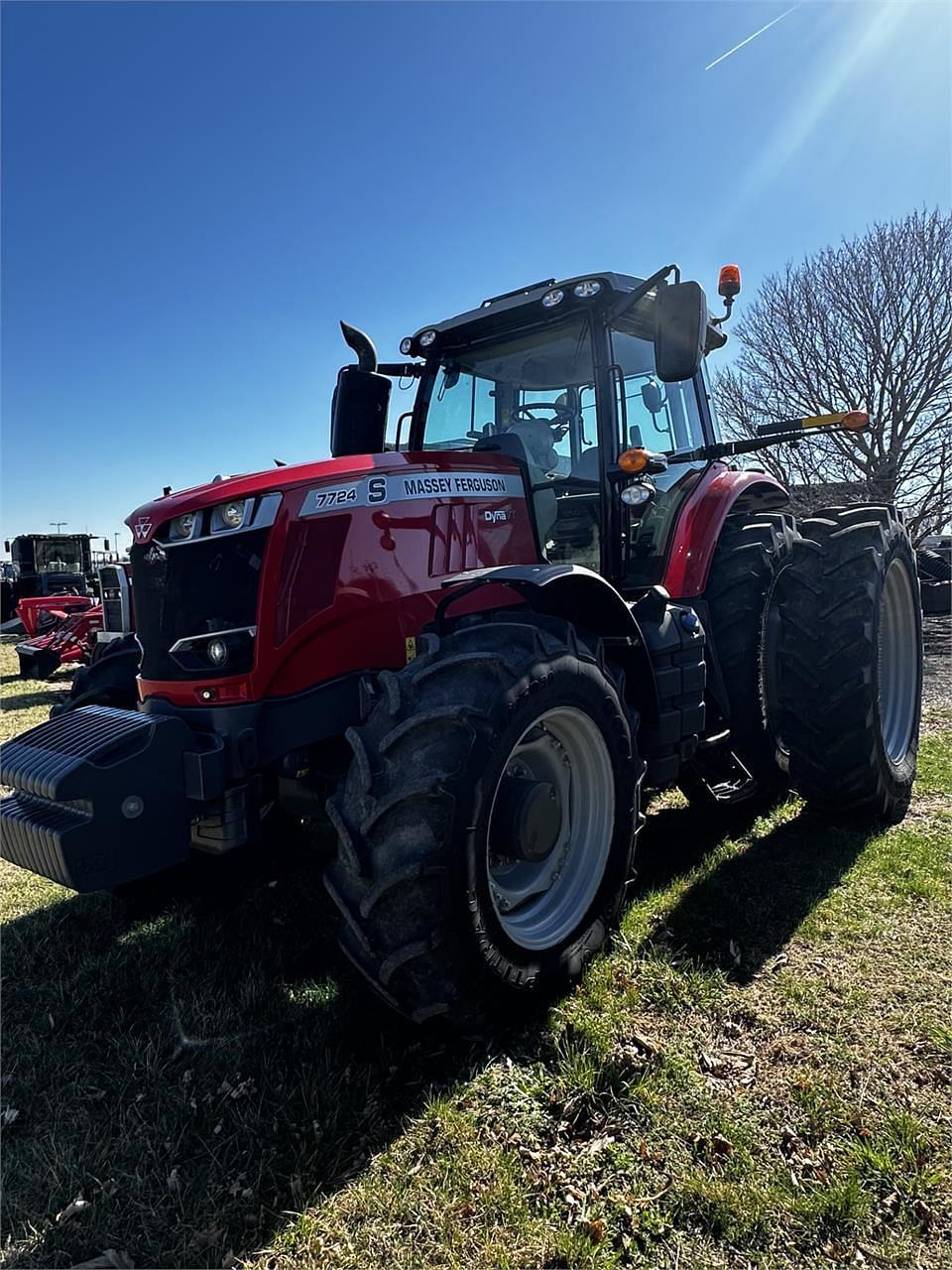 Image of Massey Ferguson 7724S Primary image