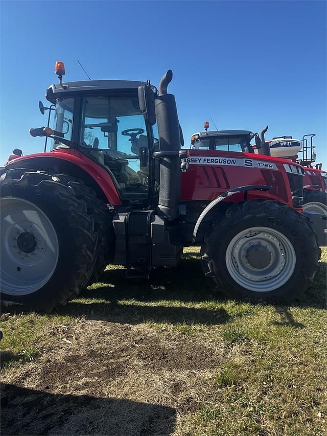 Image of Massey Ferguson 7724S equipment image 1