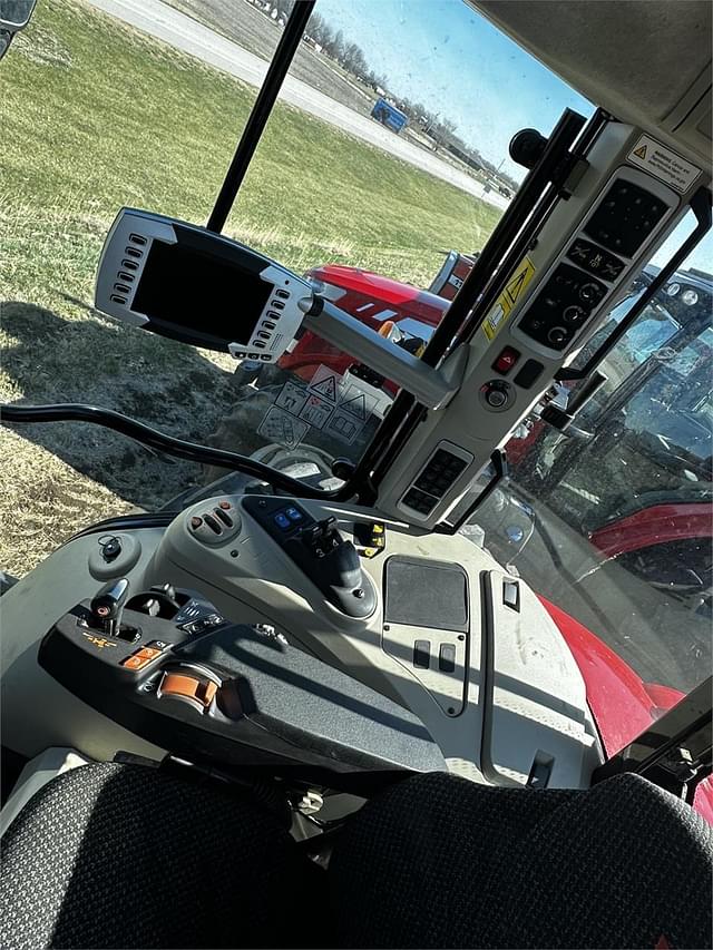 Image of Massey Ferguson 7724S equipment image 4