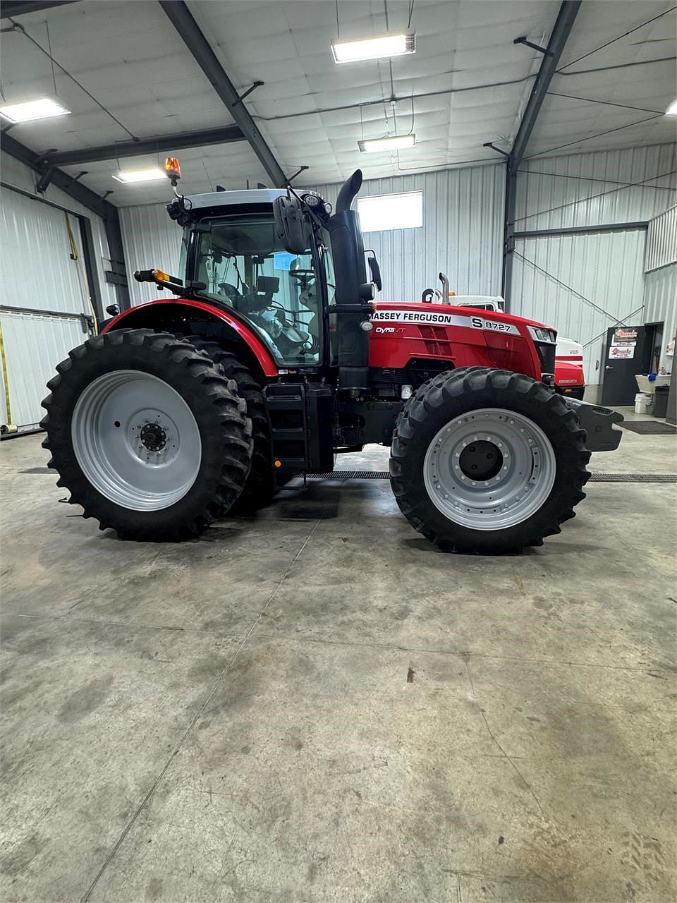 Image of Massey Ferguson 8727S Image 1