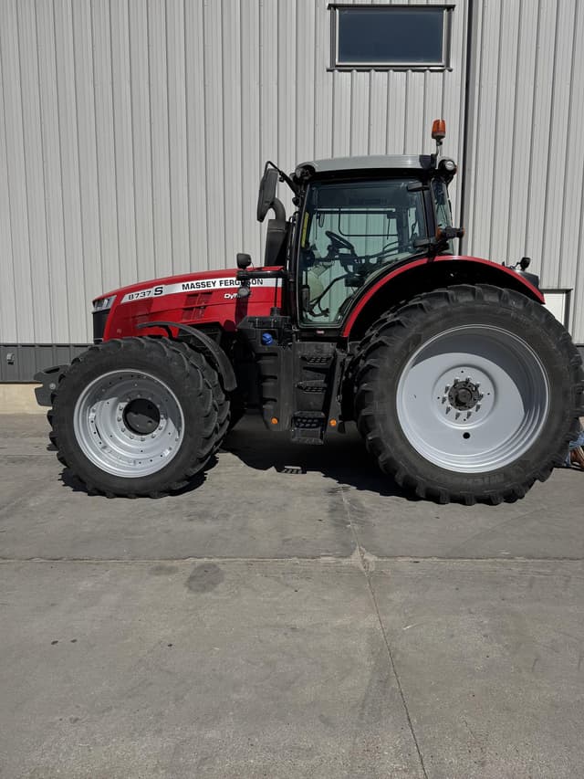 Image of Massey Ferguson 8737S equipment image 2