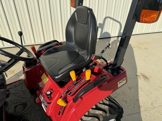 Image of Massey Ferguson GC1723E equipment image 4