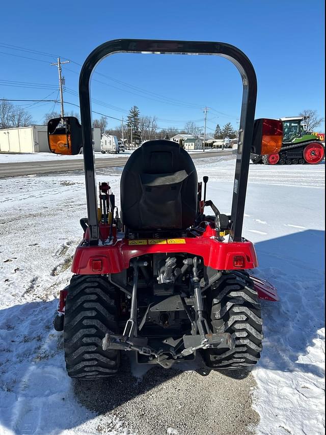 Image of Massey Ferguson GC1723E equipment image 2