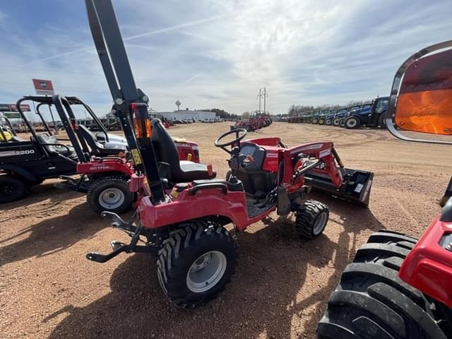 Image of Massey Ferguson GC1723E equipment image 3