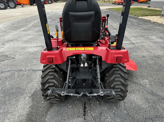 Image of Massey Ferguson GC1723E equipment image 3