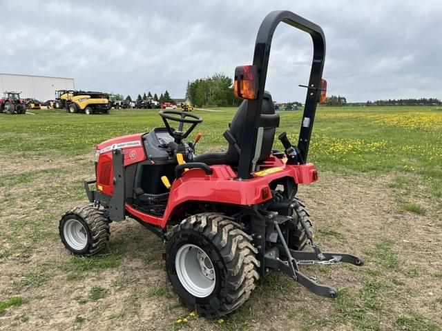Image of Massey Ferguson GC1723E equipment image 2