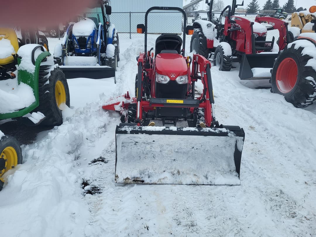 Image of Massey Ferguson GC1723E Image 1