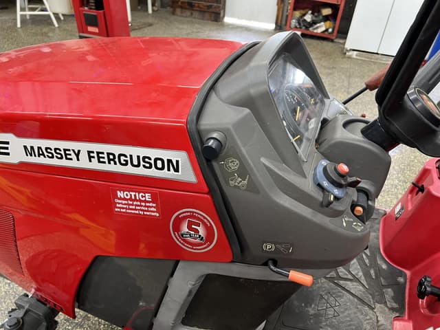 Image of Massey Ferguson GC1723E equipment image 4