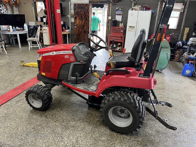 Image of Massey Ferguson GC1723E equipment image 1