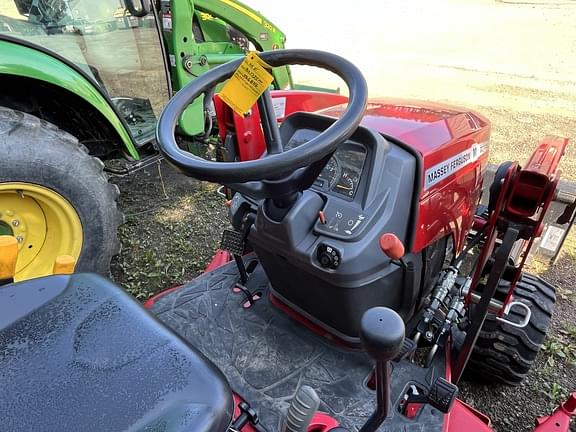 Image of Massey Ferguson GC1725M equipment image 4