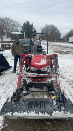 Image of Massey Ferguson GC1725M equipment image 1
