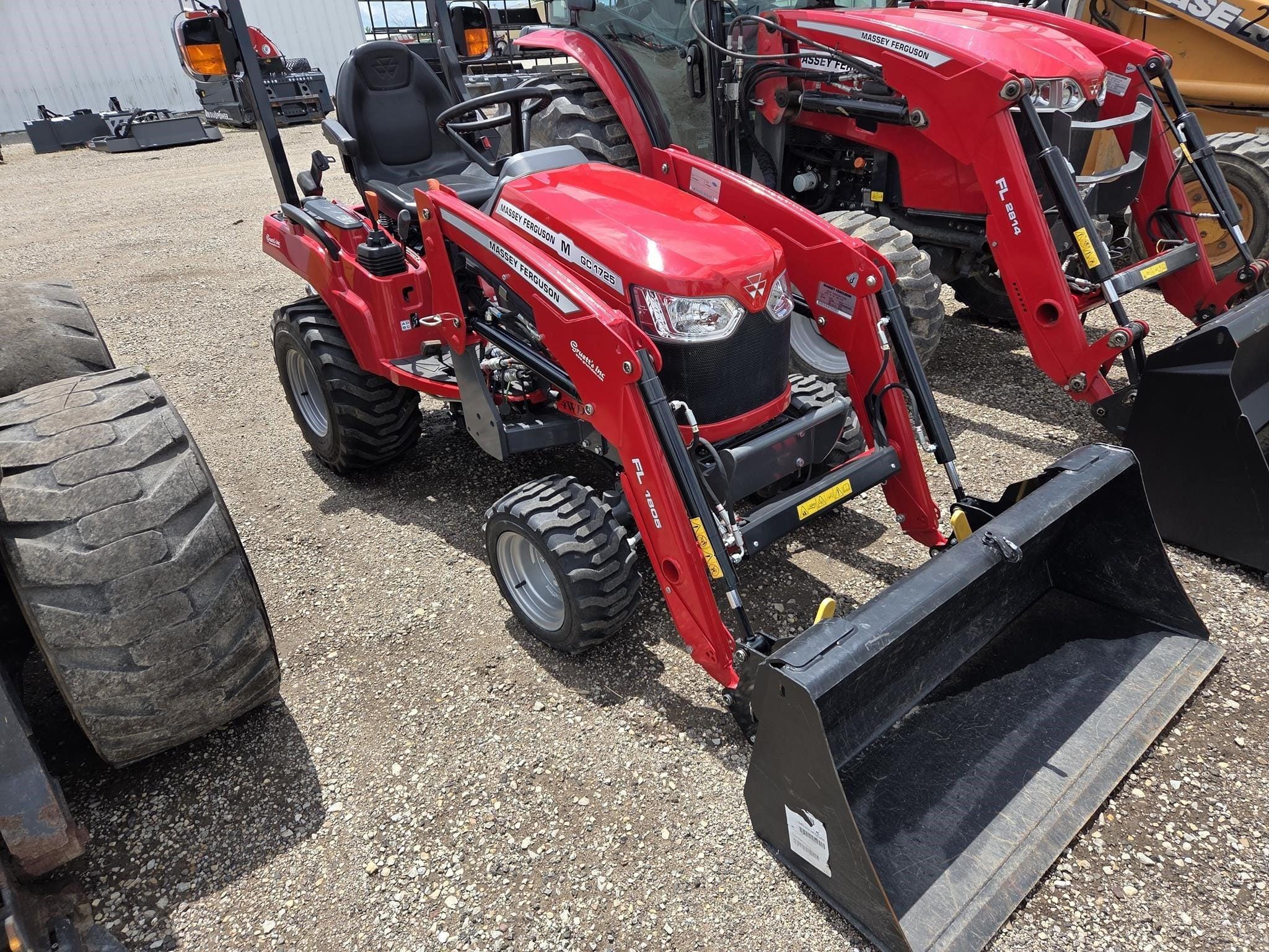2021 Massey Ferguson GC1725M Equipment Image0