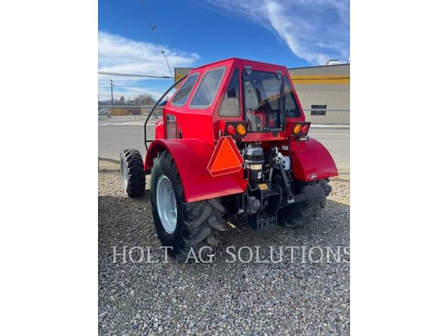 Image of Massey Ferguson 5711 equipment image 3