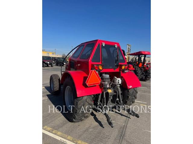 Image of Massey Ferguson 5711 equipment image 3