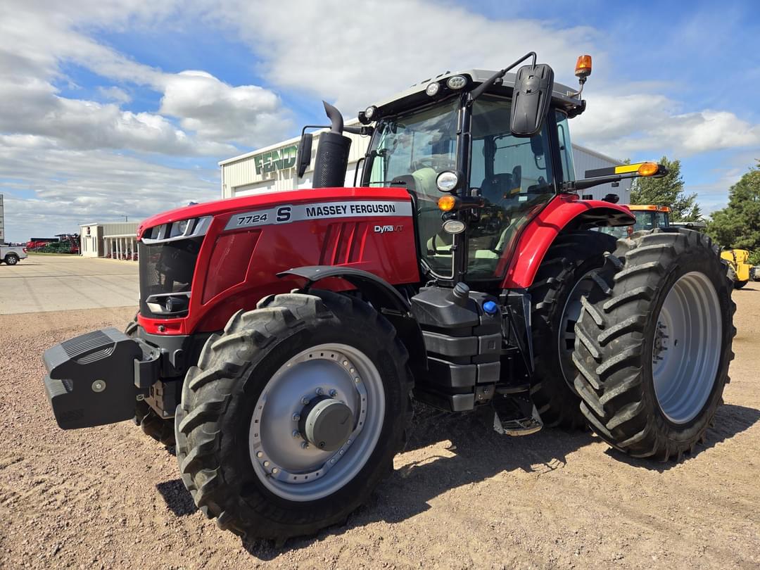 Image of Massey Ferguson 7724S Primary image