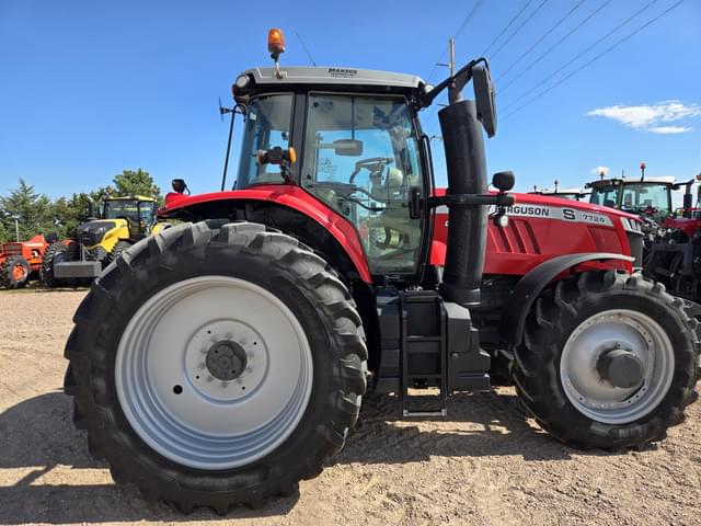 Image of Massey Ferguson 7724S equipment image 2