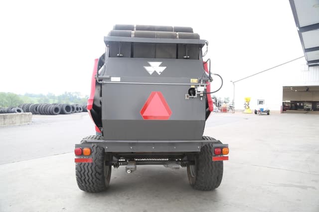 Image of Massey Ferguson RB4180V equipment image 4