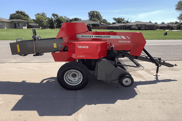 Image of Massey Ferguson 1840 equipment image 2