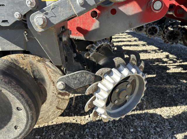 Image of Massey Ferguson VF2430 equipment image 3