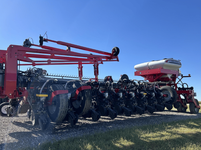 Image of Massey Ferguson VF2430 equipment image 1