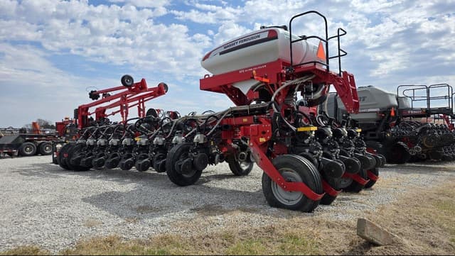Image of Massey Ferguson VF2430 equipment image 1