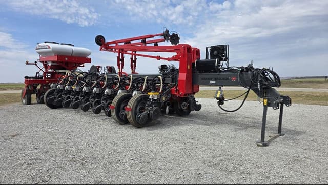 Image of Massey Ferguson VF2430 equipment image 4