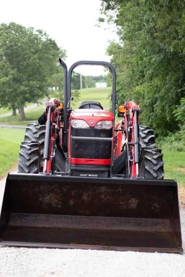 Image of Massey Ferguson 2605H equipment image 4