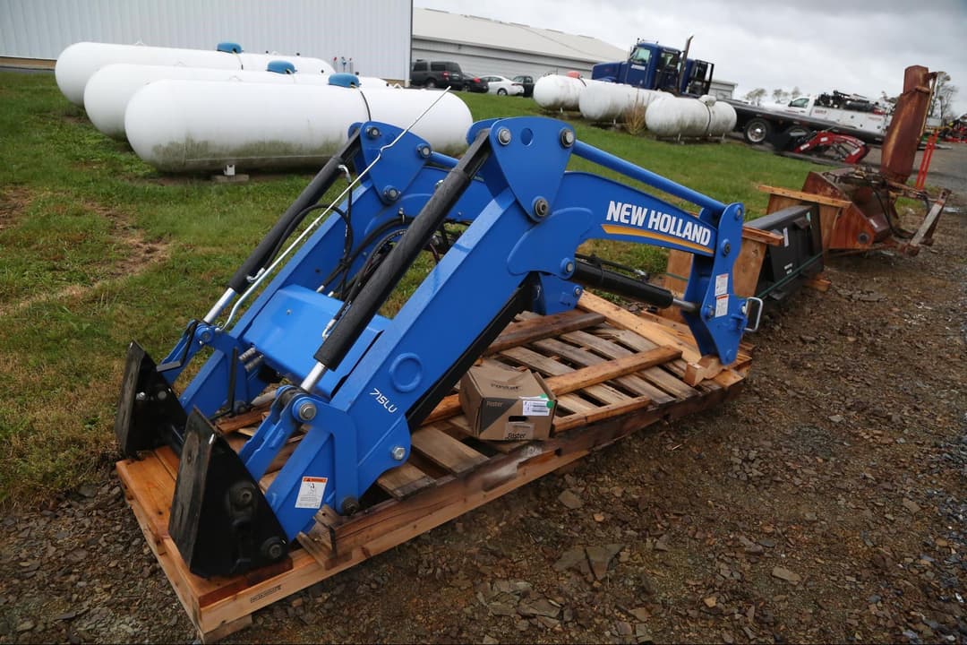 Image of New Holland 715LU Primary image