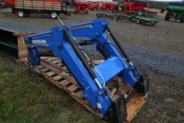 Image of New Holland 715LU equipment image 2