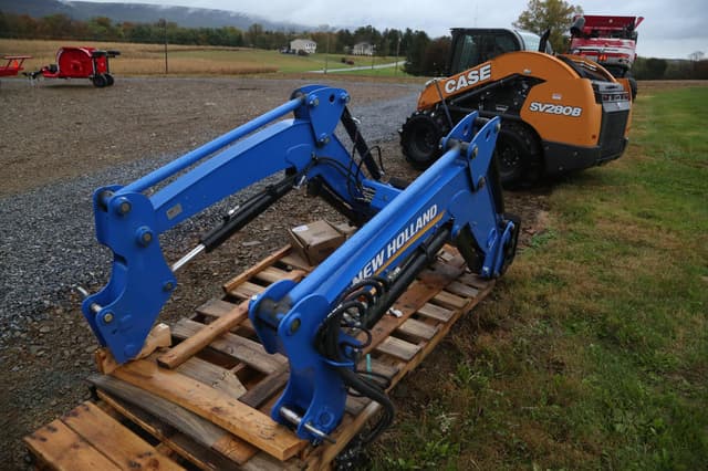 Image of New Holland 715LU equipment image 4