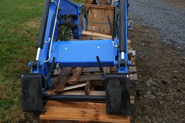 Image of New Holland 715LU equipment image 1
