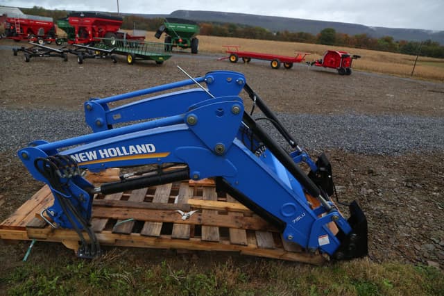 Image of New Holland 715LU equipment image 3