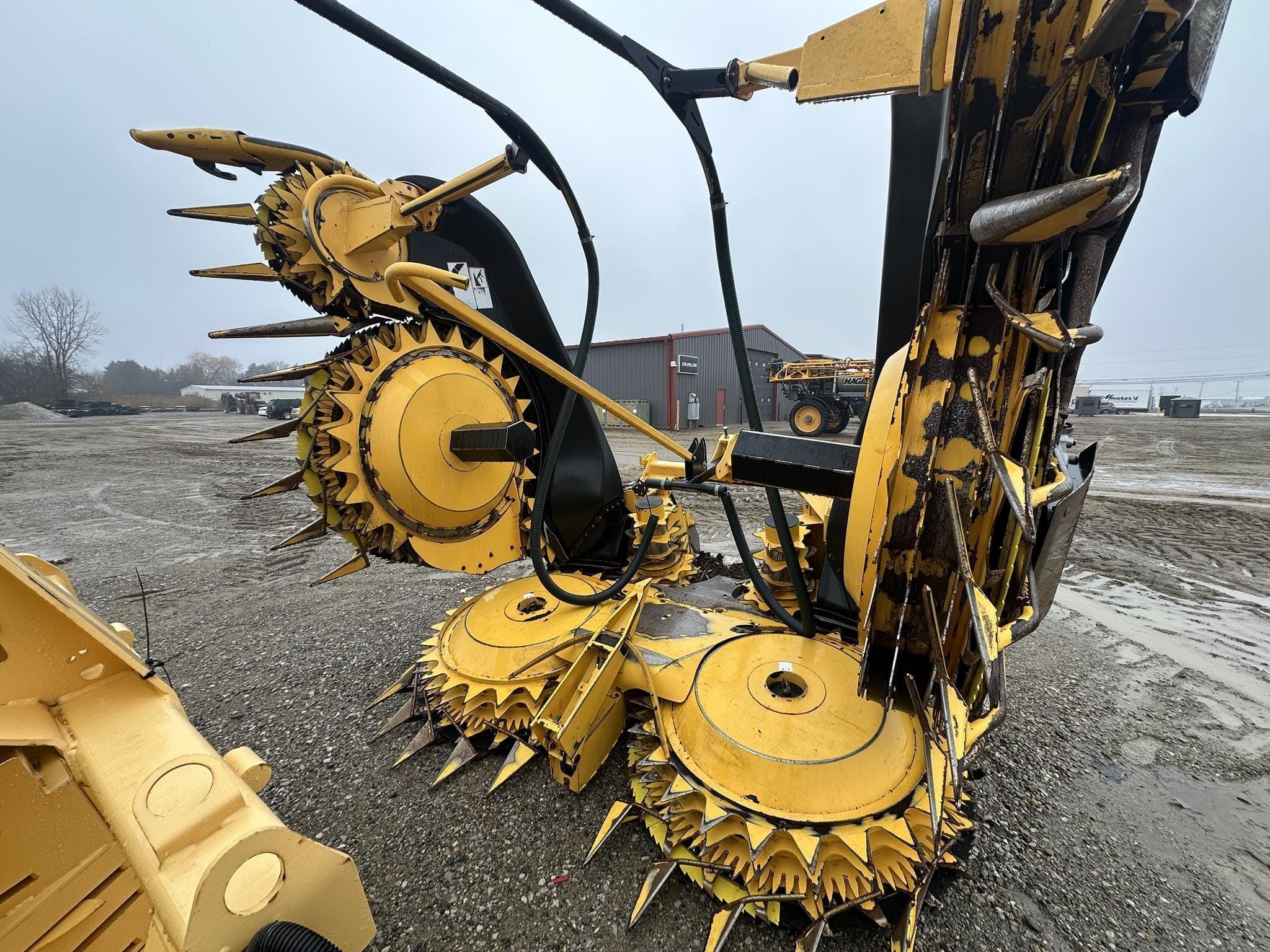 2021 New Holland 750BFI Plus Equipment Image0