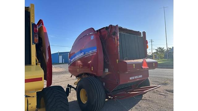 Image of New Holland RB560 Specialty Crop Plus equipment image 4