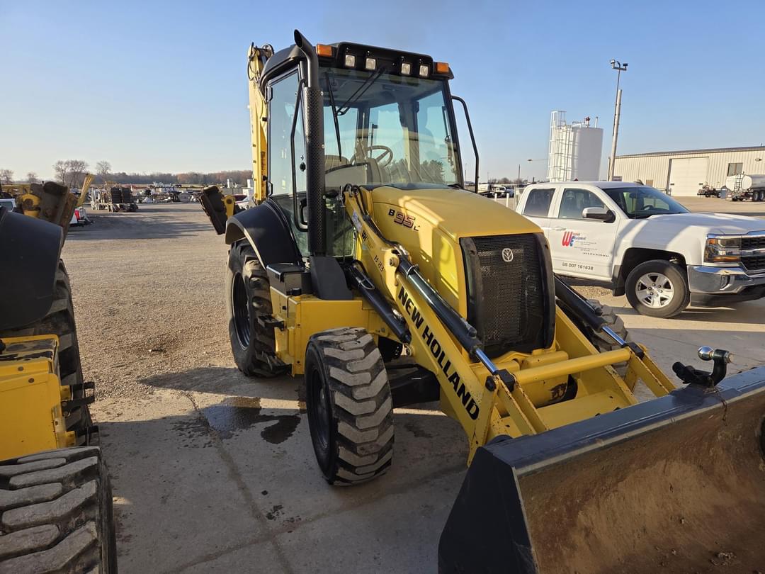 Image of New Holland B95C Image 0