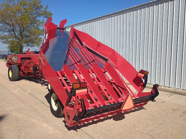 Image of New Holland BC5070 equipment image 2