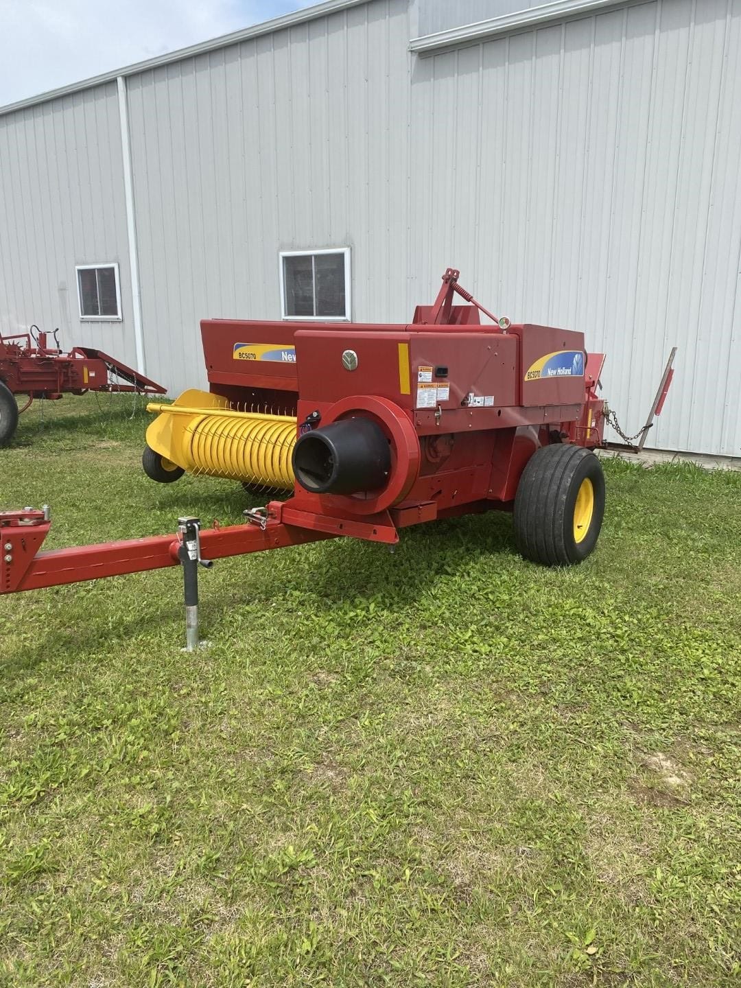 2021 New Holland BC5070 Equipment Image0