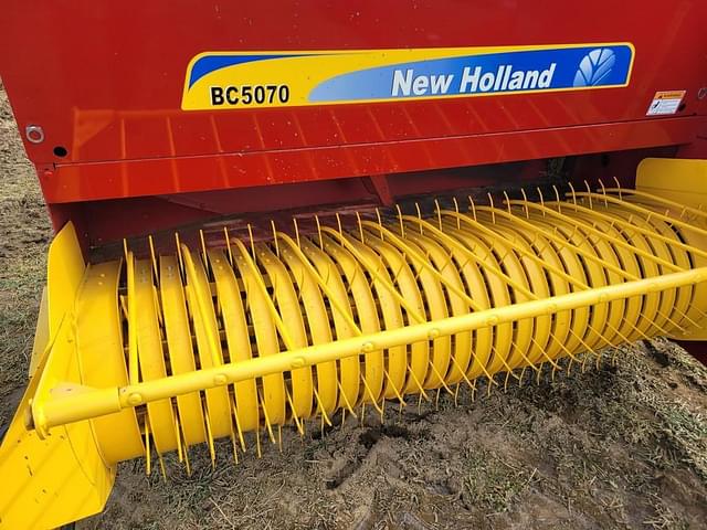 Image of New Holland BC5070 equipment image 3