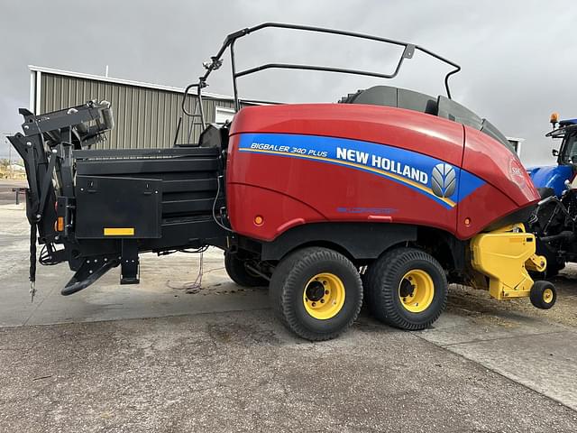 Image of New Holland Big Baler 340 equipment image 1