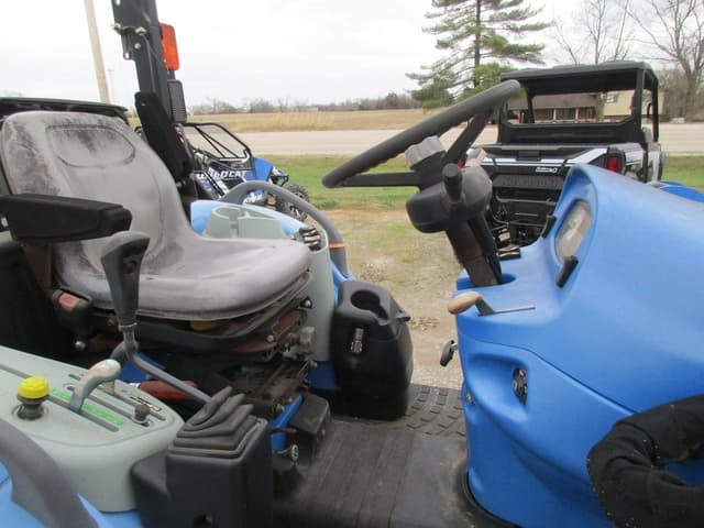 Image of New Holland Boomer 54D equipment image 4